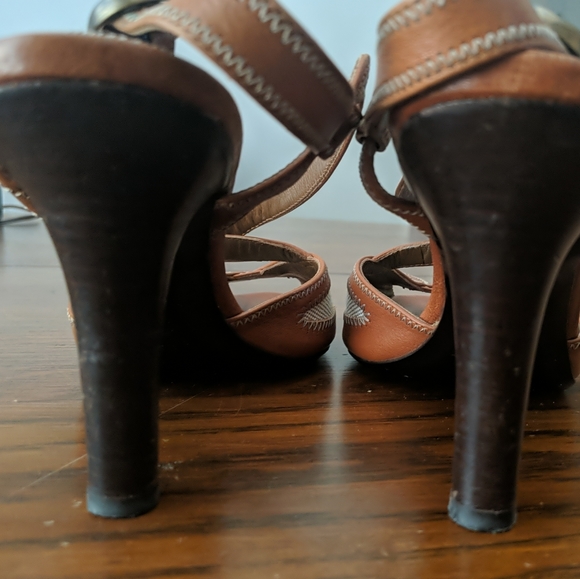 Burberry 7.5 Leather & Linen Classy Peep toe Heels - Picture 9 of 10